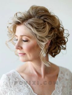 Hairstyles for Mother of the Bride 2024: 34 Ideas for Short, Medium and Long Hair Short And Wavy Hair, Textured Lob Haircut, Mob Hair, Updo Tutorials, Groom Hair, Mother Of The Groom Hairstyles, Bride 2024, Bridal Hair Tutorial