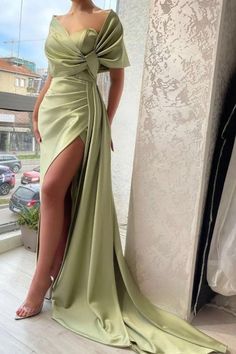 Elegant V-neck Dress With Split Design, Fitted Prom Dress With Split Hem, Green V-neck Maxi Dress With Sweep Train, V-neck Dresses With Side Slits For Evening, Prom Dresses With Side Slits And Split Hem, Formal V-neck Dress With Split Design, Split Dresses With Side Slits And Fitted Bodice, Elegant Green Dress With Split, Green Fitted Dress With Split