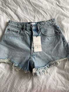 Zara Clothes Aesthetic, Zara Aesthetic, Short Zara, Mode Zara, Baggy Pants, Really Cute Outfits, Cute Casual Outfits, Boyfriend Jeans