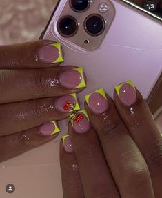 Nails With Charms Black, Neon Yellow French Tip, Neon Yellow French Tip Nails, Vacation Nails Black Women, Summer Nails Black Women, Yellow French Tip Nails, Yellow French Tip, Wigs Styles, Yellow French