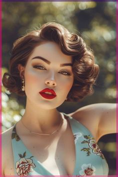 How to have beautiful air dried hair! Ditch the hair dryer and air dry your hair - 9 tips and tricks! 1950s Bob Hairstyles, Vintage Glam Hairstyles, Hollywood Glam Short Hair, 50s Hollywood Glam Hair, 1950s Short Hairstyles, 50 Hairstyles 1950s, Short Pinup Hairstyles, 50s Bob, 1950s Bob