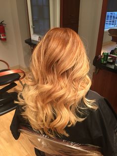 Halo Ombre Hair, Copper Blonde Balayage, Boliage Hair, Caramel Blonde Hair, Free Woman, Strawberry Blonde Hair Color, Hair Color Formulas, Ginger Hair Color, Dark Roots Blonde Hair