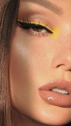 Make up ideas Prom makeup Creative eye makeup Makeup aesthetic Gorgeous makeup Egirl Makeup, Yellow Makeup, Neon Makeup, Cute Eye Makeup, Eye Makeup Pictures, Smink Inspiration, Eye Makeup Designs, Dope Makeup, Makijaż Smokey Eye