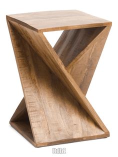 DIY Wooden Bench Tutorial Woodworking Projects Furniture, Wood Accent Table, Easy Wood Projects, Easy Wood, Free Woodworking Plans, Wood Accent, Diy Holz, Solid Mango Wood