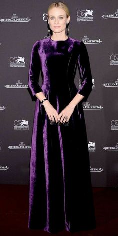 Velvet Dress Formal, Diane Kruger Style, Long Velvet Dress, Purple Velvet Dress, Mode Abaya, Velvet Clothes, Velvet Gown, Diane Kruger, Gala Dinner