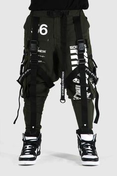 Tech Clothing, Techwear Streetwear, Techwear Fashion, Cyberpunk Clothes, Cyberpunk Fashion, Streetwear Clothes, Guys Clothing Styles, Cyberpunk Style