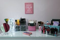 Como organizar maquiagem: 50 ideias geniais com dicas (passo a passo) Buy Shoes, Make Up