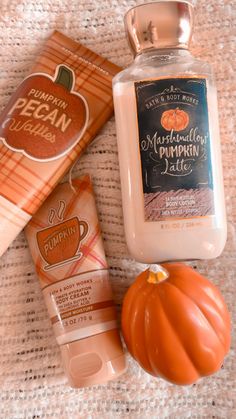 Body lotion fall bath and body works Fall Shower Products, Romanticise Autumn, Smell Combos, Halloween Skincare, Fall Skincare, Fall Lip Color, Fall Apartment Decor, Fall Gift Baskets, Autumn Skincare