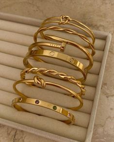 Bracelet Stacks, Gold Bangles For Women, Bracelet Inspo, Stack Bracelet, Fancy Jewellery Designs, Stacking Bracelets