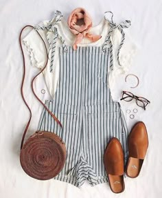 How To Style A Romper, Spring Break Outfit, Bohol, Romper Outfit, Street Style Looks, Mode Vintage, Mode Inspiration, Narnia, Looks Vintage