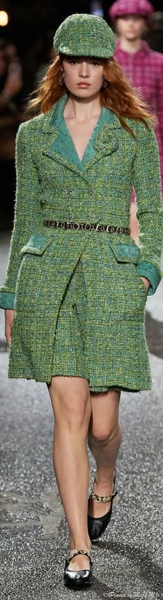 Chanel Fashion Outfits, Chanel 2023, Long Shirt Women, Cabi Clothes, Fashion Trend Forecast, Chanel Couture, Work Chic, Fashion Vocabulary, French Fashion Designers