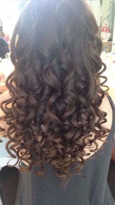 Really Curled Hair, Small Curls Hairstyles, Tight Curls With Wand, Small Curls For Long Hair, Curled Hair For Prom, Thermal Hairstyles, Basic Curls