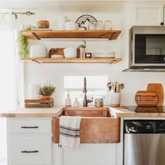 metal floating shelf brackets Copper Kitchen Sink Farmhouse, Minimal Shelves, Apron Kitchen Sink, Cheap Kitchen Remodel, Copper Sinks, Minimalist Shelves, Farmhouse Kitchen Sink, Farmhouse Apron, Apron Sink Kitchen