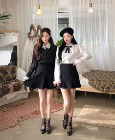 Twins Girl Ulzzang, Twin Clothes, Twinning Outfits, Twins Clothes, Twinning Outfits Friends, Korean Best Friends, Korean Casual Outfits