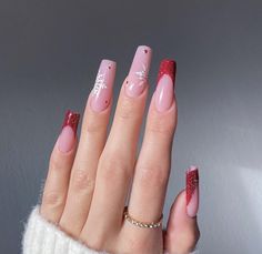 #christmasnails #christmas #xmas #xmasnails #nails #nailart #naildesign #nailideas #nailartideas #winternails Burgundy Nail Designs, New Years Nail Designs, Heart Nail Designs, Pink Glitter Nails, Glittery Nails, Pink Manicure, Cute Christmas Nails, Sweater Nails, Burgundy Nails