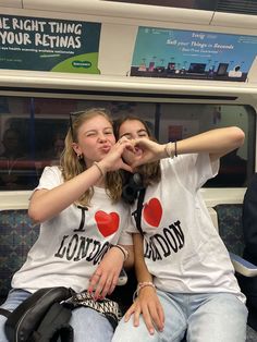 I Heart London, I Love London Shirt Aesthetic, England Trip Aesthetic, Friends In London Aesthetic, London Best Friends, London With Best Friend, London With Friends Aesthetic, London Aesthetic Friends, London Girls Trip