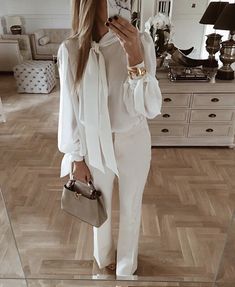 Manhattan Fashion, Christmas Eve Outfit, Look Office, Beige Outfit, Eve Outfit, How To Look Classy