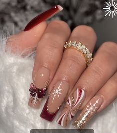 Short Xmas Acrylic Nails, Gold Red Christmas Nails, Christmas Nails Acrylic Red And Gold, Christmas Nail Elegant, All Red Christmas Nails, Red Nails Glitter Christmas, Short Stiletto Christmas Nails Designs, December Nails Design, 3d Holiday Nails