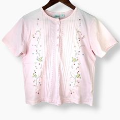 Excellent Pre-Owned Condition With No Flaws. Feminine, Flirty And Fun Vintage 80s 90s Retro Pink Haband! Short Sleeve Shirt Embroidered With Delicate Flowers, Featuring A 3/4 Button-Up Neckline With Pearlescent Buttons. Looks Brand New! Measurements Shown In Photos. Shop With Confidence! Professional Reseller With 25+ Years Of Experience. Packaged With Care - Fast Shipping! Bundle & Save. All Offers Welcome. #Wsh0023 8oz Vintage 80s Clothes, Vintage Pink Tops For Summer, Vintage Pink Summer Tops, Vintage Pink Top For Summer, Pink Embroidered T-shirt, Casual Embroidered Pink Top, Fitted Embroidered Pink Tops, Casual Pink Embroidered Tops, Fitted Pink Embroidered Tops