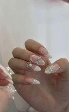 Douyin Acrylic Nails, Clear Rose Nails, White Asian Nails, Chinese Nails Douyin, Ulzzang Nails, Kpop Idol Nails, Nail Douyin