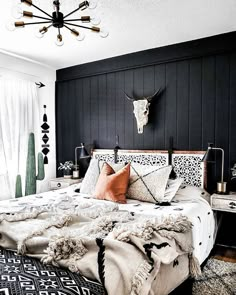 Sharing with you a few perfectly styled black and white boho bedroom ideas. Western Bedrooms, Black And White Bedroom, Western Bedroom Decor, Western Rooms, Western Bedroom, Bedroom Ideas Aesthetic, Boho Bedroom Ideas, Bedroom Bedding, Bohemian Bedroom Decor