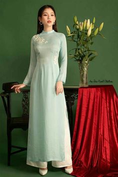 Ao Dai Aesthetic, Asian Style Dress, Traditional Gowns, Vietnamese Traditional Dress, Vietnamese Dress, Long Blue Dress, Chinese Clothing, Desi Fashion, Future Fashion