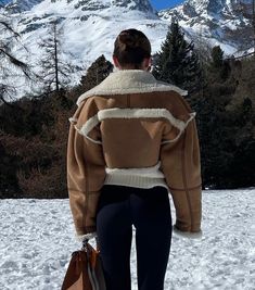 Chloé Schuterman on Instagram Formal Pants Women, Mountain Chic, Apres Ski Outfits, Winter Outfits Snow, Mountain Outfit, University Outfit, Love Lifestyle, Winter Fashion Outfits Casual, Aspen Colorado