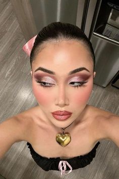 Brown And Pink Eyeshadow Looks, Brown And Pink Makeup, Pink Glam Makeup Looks, Baby Pink Eyeshadow, Pink Princess Makeup, Heart Necklace Outfit, Pink Make Up Look, Baby Pink Makeup