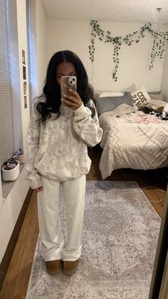 Top: Hollister, pants: brandy melville, shoes: ugh Camo Hoodie Hollister, Brandy Melville Pants Outfits, Hollister Camo Hoodie, Camo Pants Outfit Ideas, Cute Winter Outfits 2024, Hollister Outfits Aesthetic, Brandy Melville Outfits Winter, Ugh Outfit Ideas, Cute Comfy School Outfits