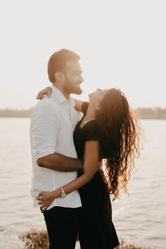 #savethedate #postwedding #couple #photoideas #couplephotos #romance #love Beach Save The Date Photos, Bride Groom Photoshoot, Romantic Stuff, Groom Photoshoot, Pre Wedding Photoshoot Outfit, Photoshoot Outdoor, Couple Pic