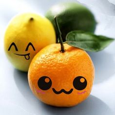 two oranges with faces drawn on them and the words hello, composita?