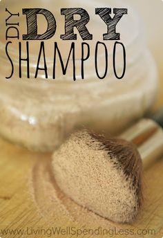 Need an easy way to keep your hair looking fresh and clean in between washings?  This DIY dry shampoo is a snap to whip up and costs just pennies! Hair Everyday, Diy Dry Shampoo, Shampoo Recipe, Diy Shampoo, Diy Kosmetik, It Goes On, Beauty Recipe, Homemade Beauty Products, Diy Hair