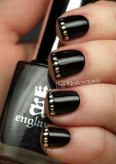 New Years Nail Art, Uk Nails, Unghie Nail Art, Nail Art Photos, Black Nail Art, Gold Nail, Studded Nails, Black Nail, New Year's Nails