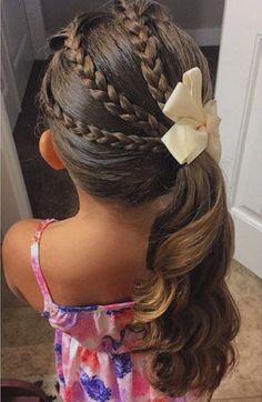 triple braid and pony little girl hairstyle Girl Haircuts, Bridesmaid Hairstyles, Toddler Hair, Hair Short, Hairstyles For School, Hair Dos, Gorgeous Hair