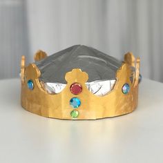 Prince Costume For Kids, Medieval Costume Diy, Costume Simple, Gold King Crown, Elven Costume, King Dress, Make A Crown, Prince Costume