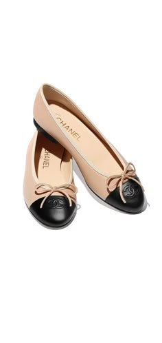 Chanel Ballerina Flats, Chanel Ballerina, Chanel Flats, Chanel Couture, Prom Shoes, 가을 패션, Latest Shoes, Chanel Shoes