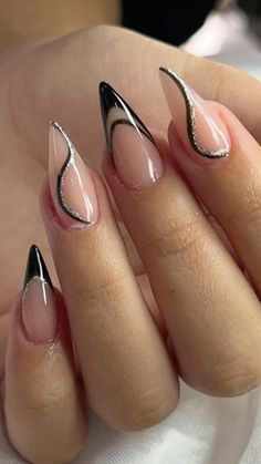 Simple Almond Nails Black, Black And Silver Nails Acrylic Almond, Black Nail Designs Almond Shape, Almond Acrylic Nails Black, Black And Silver Almond Nails, Black Tie Wedding Nails, Euforia Nails, Black And Chrome Nails Designs, Simple Black Nail Art