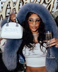 Boujee Baddie Aesthetic, Saweetie Outfits, Saweetie Black Outfit, Saweetie Back To The Streets, Saweetie Money Pics, Saweetie Icy Grl Aesthetic, Saweetie Icy Grl, Saweetie Icy Chain, Selfie Tips