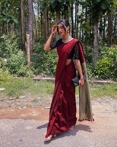 Sarees For Party, Saree Collection Latest, Red Banarasi Saree, Red Sarees, Saree Party Wear, Saree Wearing Styles, Sarees For Girls, Simple Saree Designs, New Saree Blouse Designs