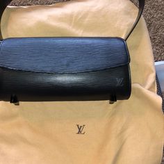 Brand New, Never Used, Mint Condition #Louisvuitton #Couture #Luxury Louis Vuitton Mini Bag, Ombre Bag, Lv Crossbody Bag, Louis Vuitton Bucket Bag, Louis Vuitton Mini Pochette, Louis Vuitton Favorite Mm, Mini Duffle Bag, Louis Vuitton Travel, Louis Vuitton Favorite