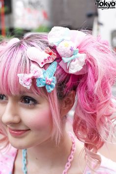 Fairy Kei Hair, Sona Inspiration, Decora Hair, Peachy Aesthetic, Harajuku Hair, Pastel Harajuku, Rainbow Kawaii, Fav Hairstyles, Fairy Kei Fashion