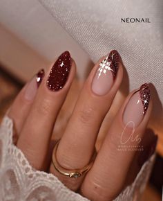 Winter Festive Nails, Trending Christmas Nails 2023, Festive Glitter Nails, Christmas Nails Gold And Red, Red Nail Christmas Designs, Red Gold Christmas Nails, Red Festive Nails, December Nails Christmas Xmas, Almond Nails Christmas Designs