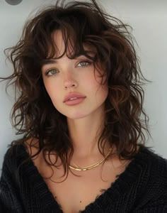 Boy Cut For Women Round Faces, Shaggy Haircuts For Women, Shaggy Bobs, Curtain Bangs Curly, Hush Cut, Shaggy Haircut, Hair Styling Tips, Curly Hair Styling, Hairstyles Layered