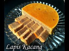 there is a plate with waffles on it and the words lapis kaeng