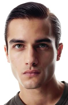 Men's Hairstyles Wet look side parting. Photo: Boulezar. #menshairstyles #menshair #sideparting #wetlook #shorthair Latest Haircut For Men, Skin Fade With Beard, Braids With Fade, Fashion Milan, 50s Hairstyles, Side Parting, Classic Haircut, Men's Hairstyle