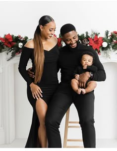 3 Family Christmas Photos, Professional Couple Photoshoot Black, Dad And Baby Christmas Pictures, Black Formal Family Photoshoot, Christmas Photos Black Outfits, Family Photo With Baby Poses, Celebrity Family Photoshoot, Mom Dad And Baby Christmas Pictures, Family Christmas Pictures With Newborn