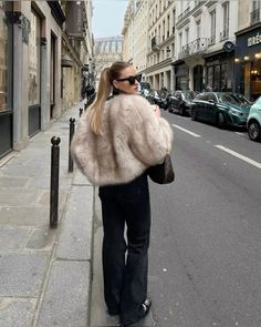 Beige Fur Coat Outfit, Outfits With Fur Coats, Beige Coat Outfit, Paris Trip Outfits, Beige Fur Coat