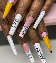 Educators, get ready to make a statement in the classroom with these 30+ teacher nail ideas that blend style and professionalism flawlessly. Teacher Nail Ideas, Teacher Nail Art, Teacher Nails, School Nail Art, Back To School Nails, Diy Acrylic Nails, Stylish Nails Designs, Girly Acrylic Nails, School Nails