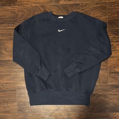 Navy blue Nike crew neck. Extra small. Nike Crew, Navy Blue Nike, Nike Crew Neck, Nike Women Sweatshirt, Nike Crewneck, Y2k Casual, Y2k Nike, Blue Nike, Vintage Nike