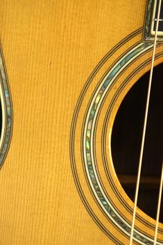 an acoustic guitar with its frets showing the top and bottom strings are close together